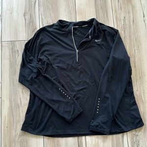 Nike Run Women’s 2x Quarter Zip. Black.